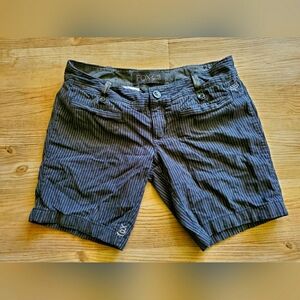 🦊FOX GIRLS Bermuda Plaid Shorts New Condition🦊🖤🤍